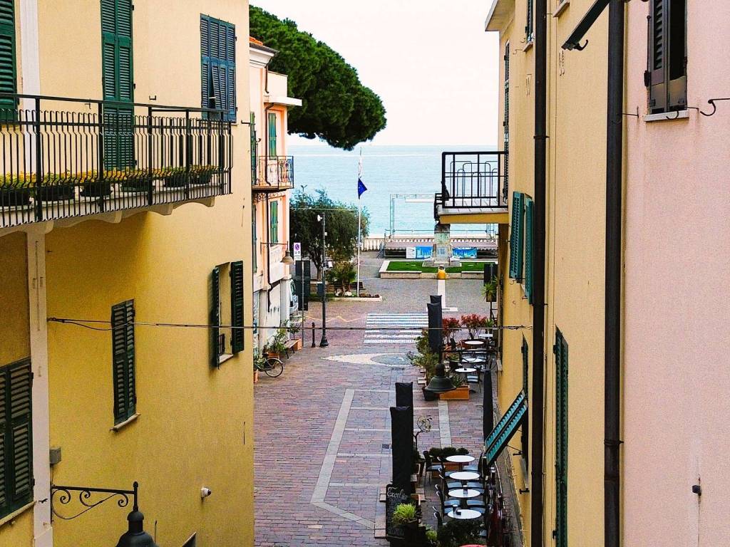 Appartamento a Spotorno in Via Giuseppe Garibaldi - Foto 2