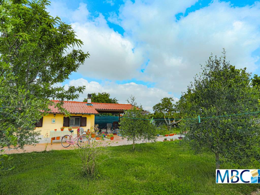 Villa a Aprilia in Via Ufente - Foto 2