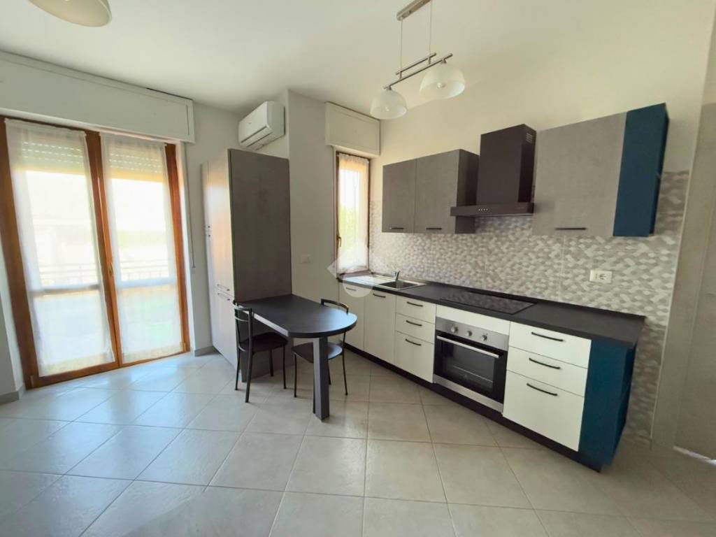 Appartamento a Santhià in Via Ippolito Nievo, 5 - Foto 4