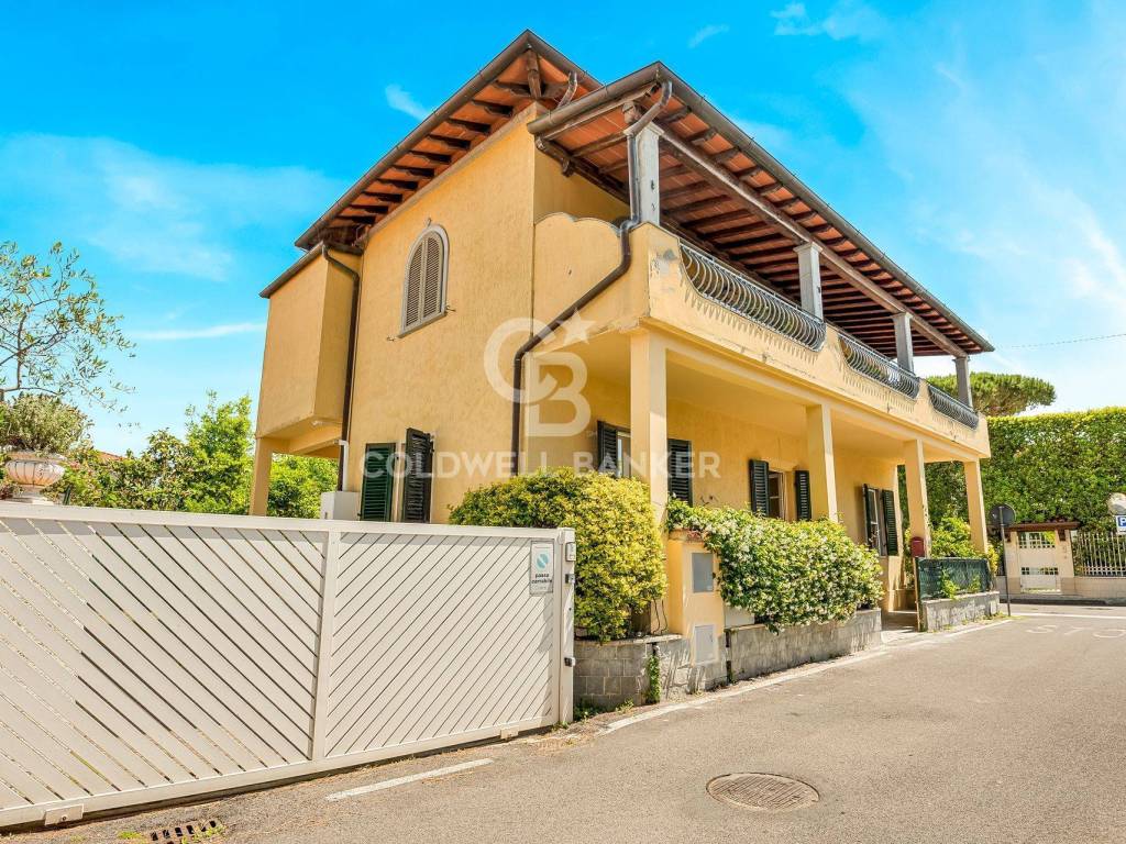 Appartamento a Forte dei marmi in Via Agnelli, 46 - Foto 2