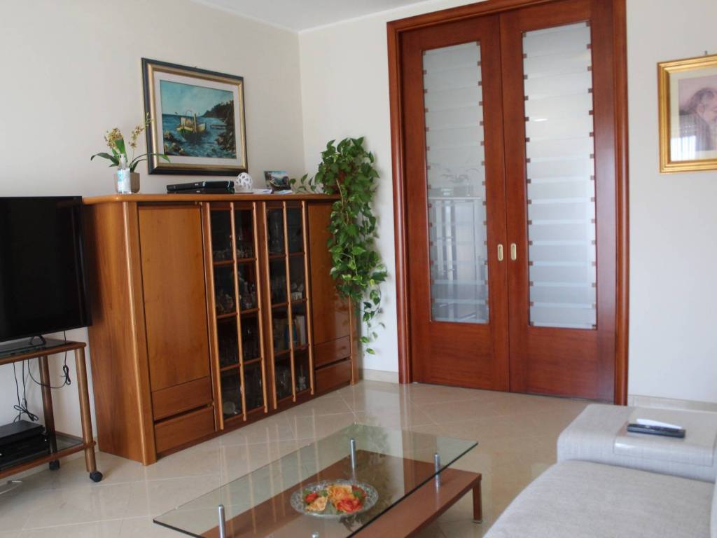 Appartamento a Francavilla fontana in Via Ugo Foscolo, 45 - Foto 3