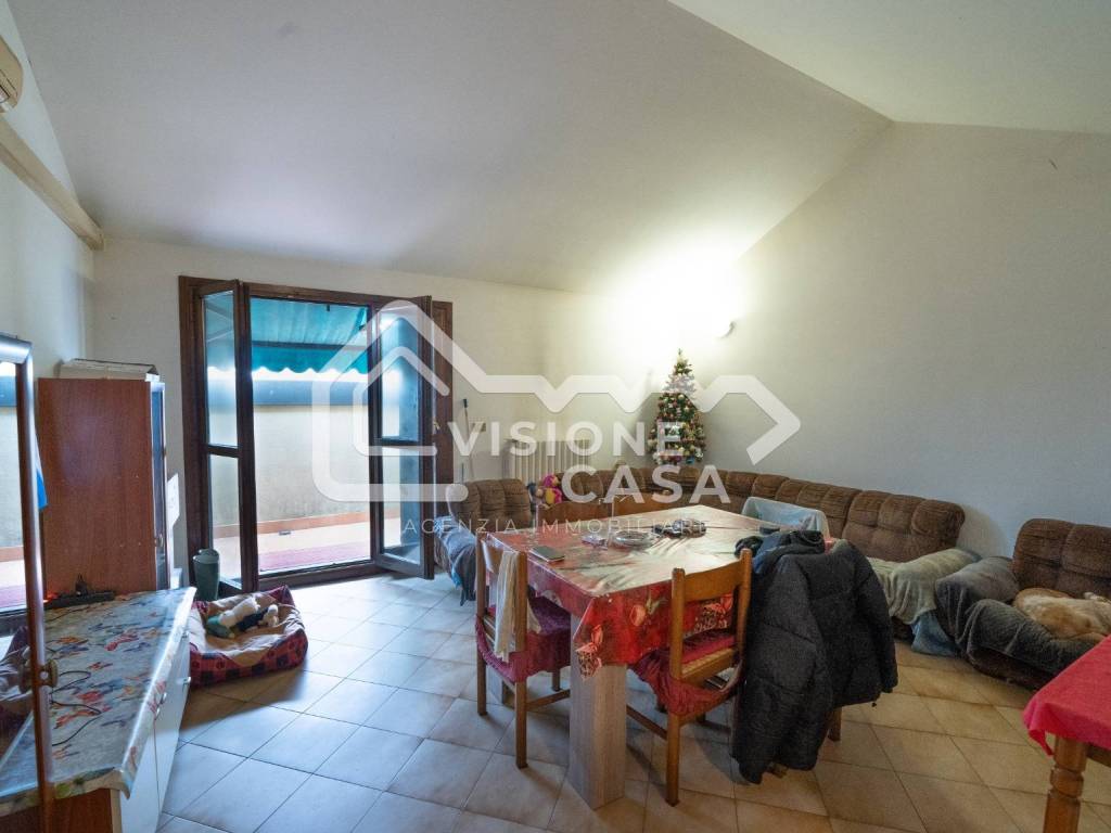 Appartamento a Castelnovo di sotto in Piazza 4 Novembre - Foto 2