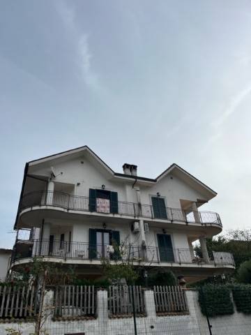 Villa a Ceccano in Via Giulio Pastore, 20 - Foto 2