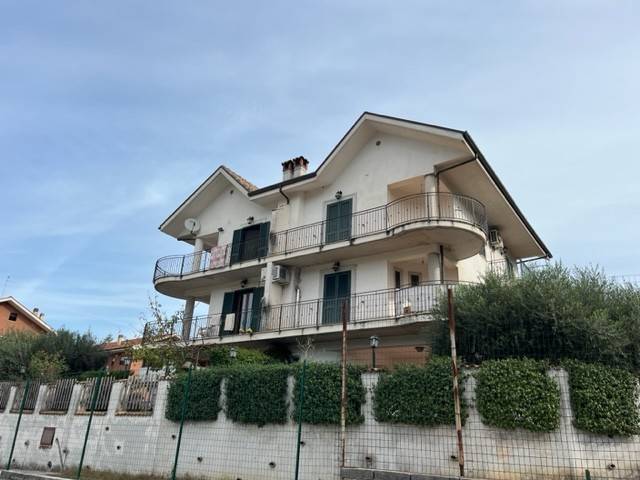 Villa a Ceccano in Via Giulio Pastore, 20 - Foto 3