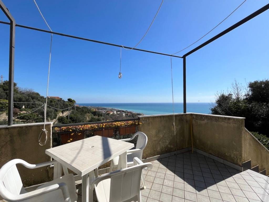 Villa a Alassio in Via Privata Angelo Vigo, 28 - Foto 2