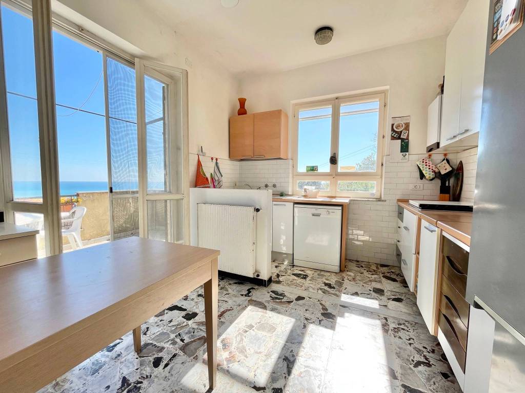 Villa a Alassio in Via Privata Angelo Vigo, 28 - Foto 4