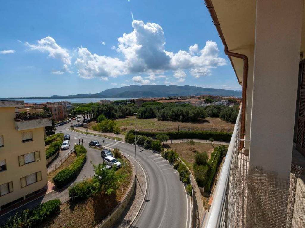 Attico / mansarda a Orbetello in Via Sandro Pertini, 5 - Foto 2