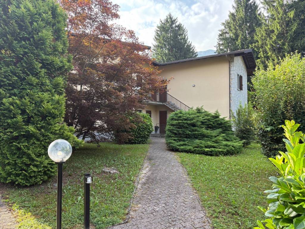 Appartamento a Clusone in Via dei Tigli, 15 - Foto 3