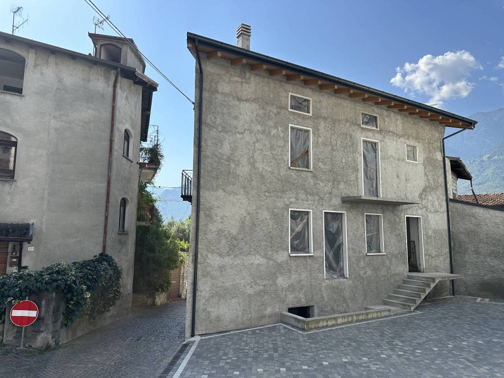 Casa indipendente a Traona in Via Roma, 20 - Foto 2