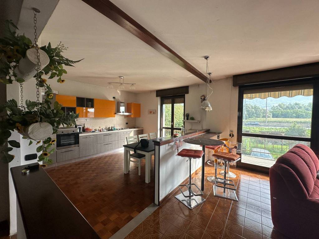 Appartamento a Berbenno di valtellina in Via Valeriana, 141 - Foto 2