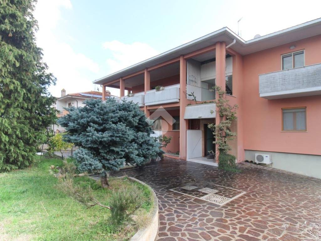 Villa a Roseto degli abruzzi in VIA VAL VOMANO - Foto 2