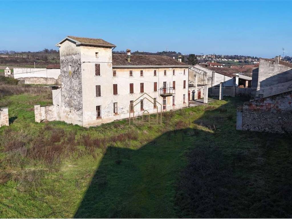 Rustico / casale a Volta mantovana in Via Baldassarre Castiglioni - Foto 2