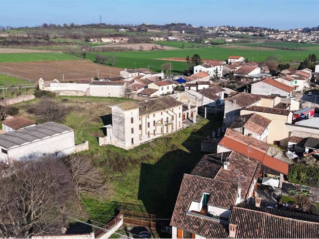 Rustico / casale a Volta mantovana in Via Baldassarre Castiglioni - Foto 4
