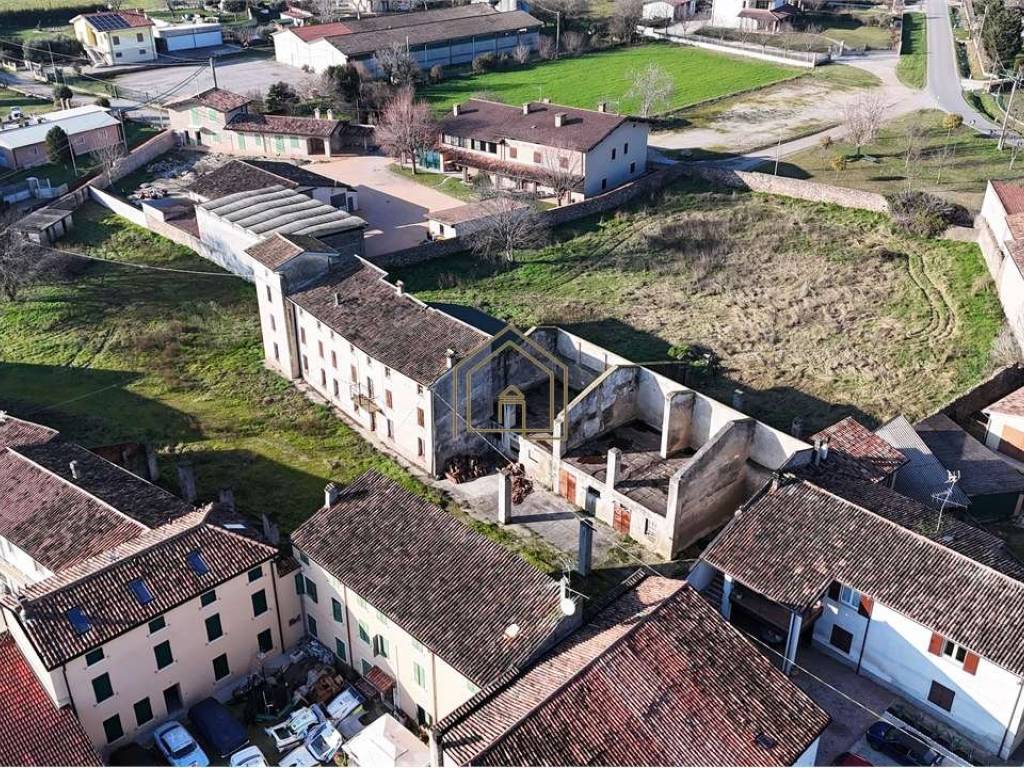 Rustico / casale a Volta mantovana in Via Baldassarre Castiglioni - Foto 5