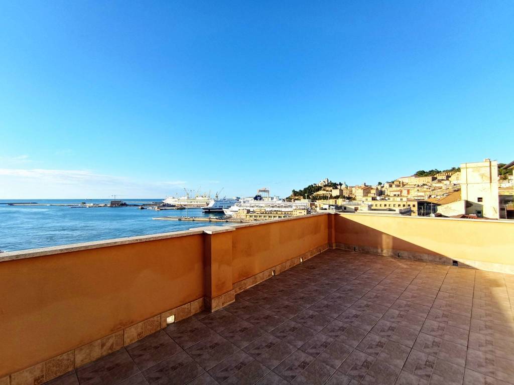 Attico / mansarda a Ancona in Via Enrico Cialdini, 3 - Foto 3