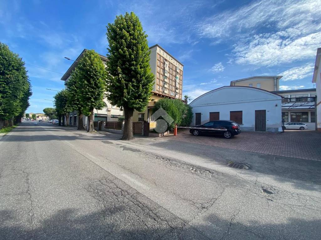 Immobile a Castiglione delle stiviere in Viale H. Dunant - Foto 4