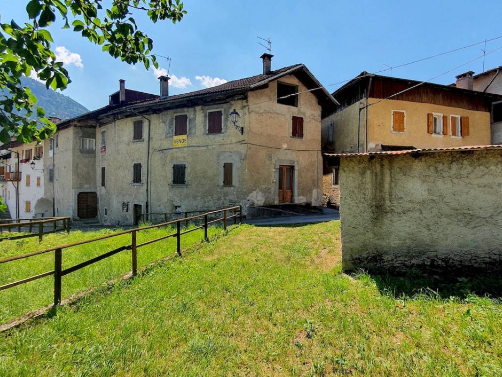 Appartamento a Sella giudicarie in via Santi - Foto 3