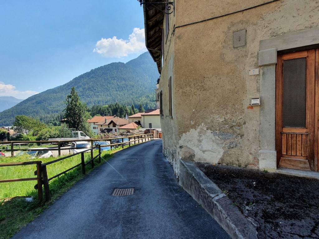 Appartamento a Sella giudicarie in via Santi - Foto 4