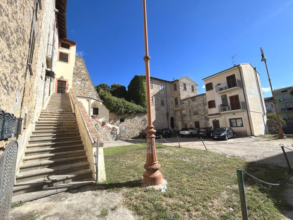 Appartamento a Fondi in Via Vespasiano Gonzaga - Foto 3