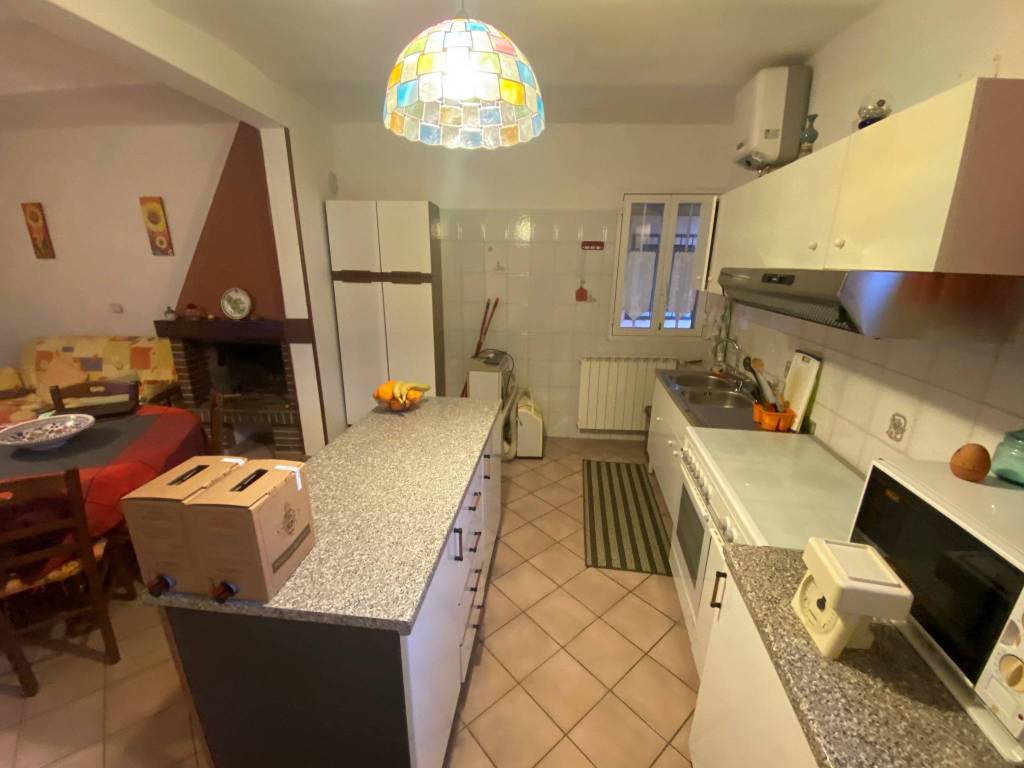 Casa indipendente a Castiglione del lago in Piazza San Lorenzo - Foto 4