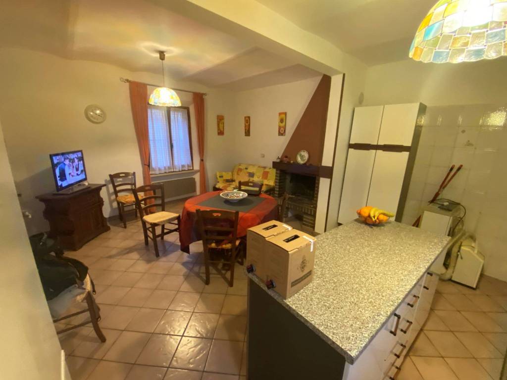Casa indipendente a Castiglione del lago in Piazza San Lorenzo - Foto 5