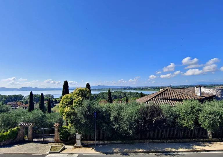 Villa a Castiglione del lago in Viale Divisione Partigiani Garibaldi - Foto 2