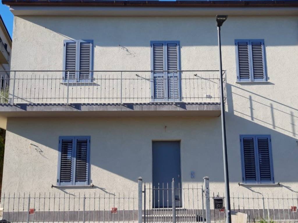 Villa a Castiglione del lago in Viale Divisione Partigiani Garibaldi - Foto 3