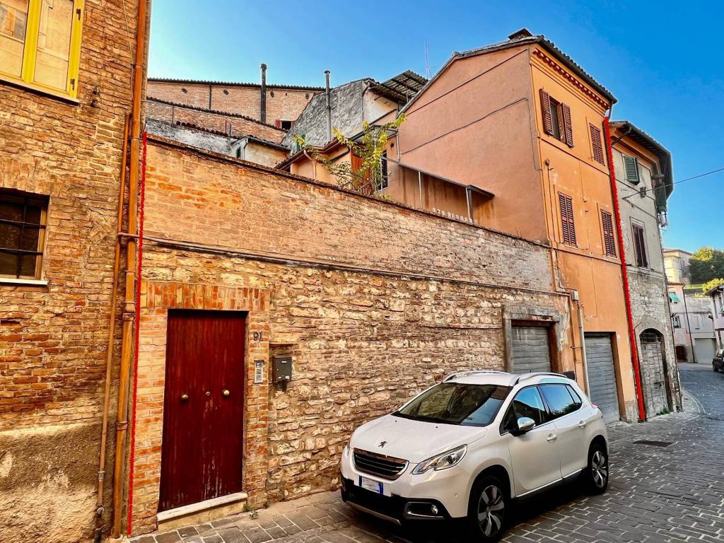 Casa indipendente a Fabriano in VIA RAMELLI - Foto 2