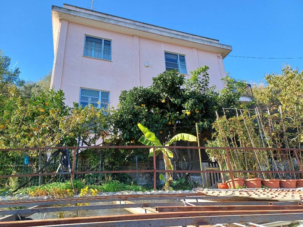 Villa a Alassio in Via Privata Angelo Vigo, 107 - Foto 4