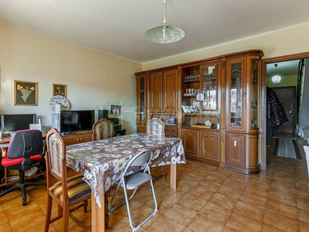 Appartamento a Castelletto sopra ticino in Via Eugenio Montale - Foto 4
