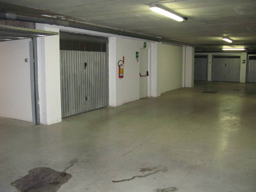 Box / garage a Pescara in Via Monte Petroso, 4 - Foto 2