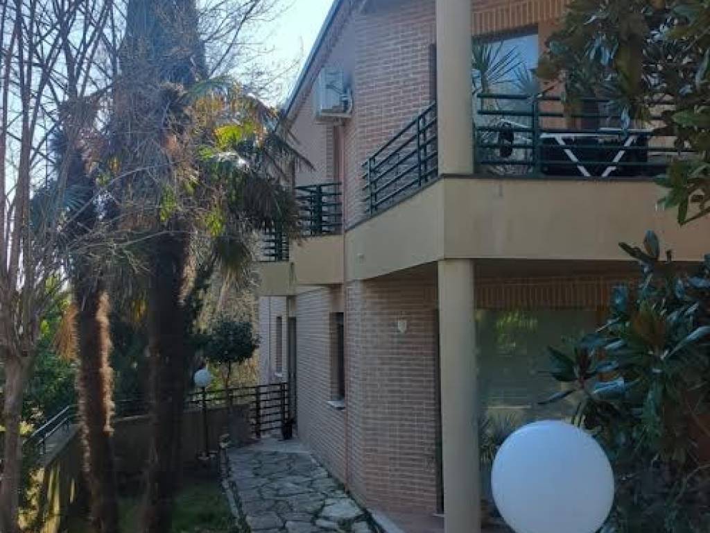 Villa a Pesaro in Via dell'Usignolo - Foto 2