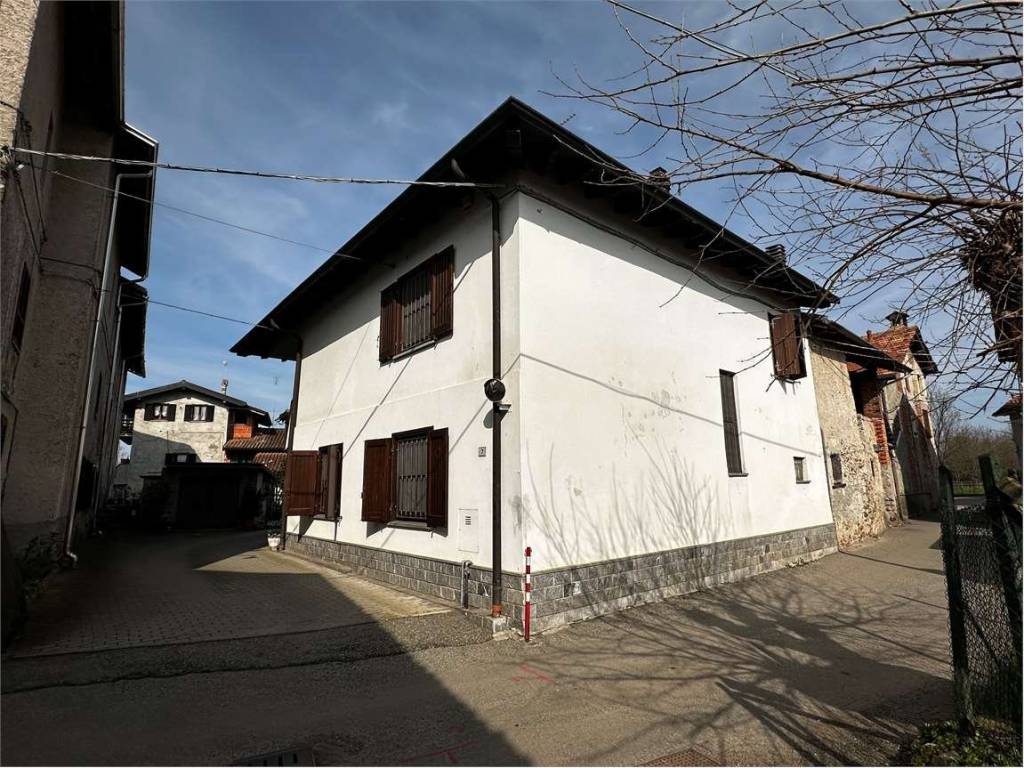 Casa indipendente a Fontaneto d'agogna - Foto 3