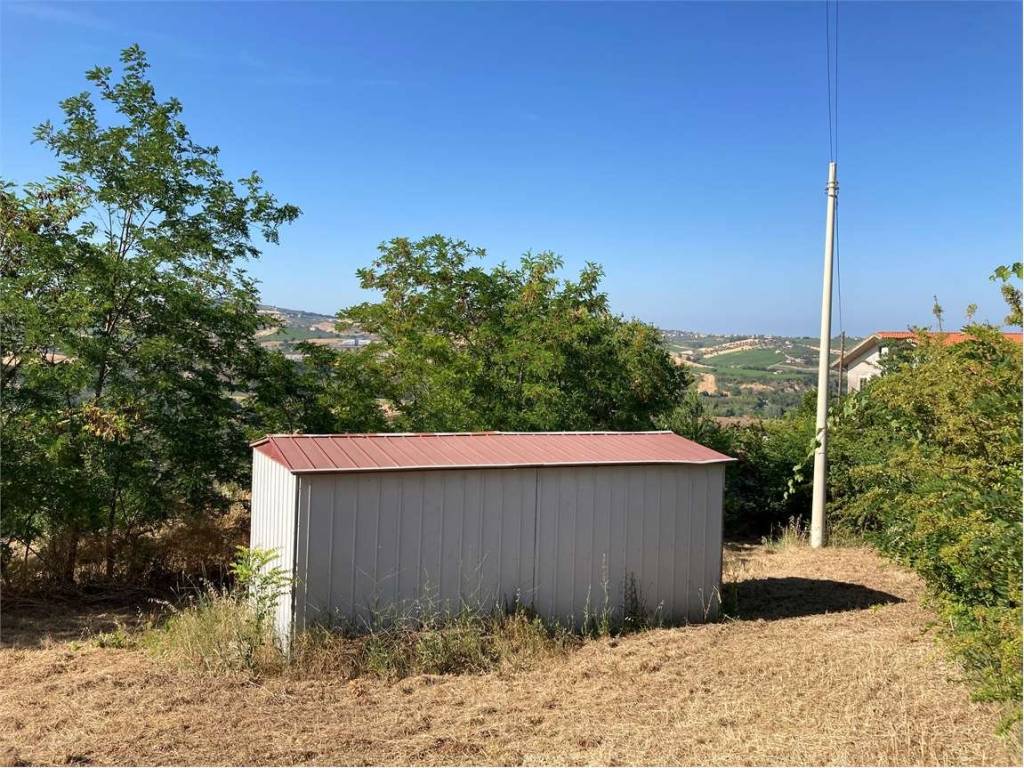 Terreno a Collecorvino in C.DA CAPARRONE - Foto 2