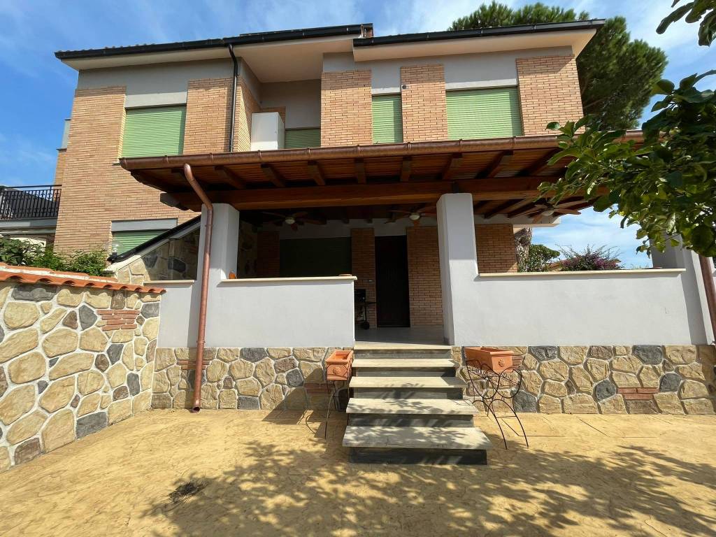 Villa a Terracina in Via Virgilio, 19 - Foto 1
