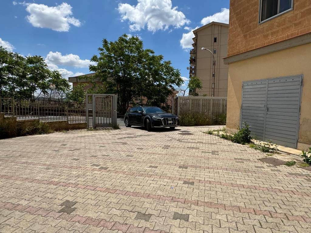 Box / garage a Caltanissetta in Via Ferruccio Parri, 1 - Foto 5