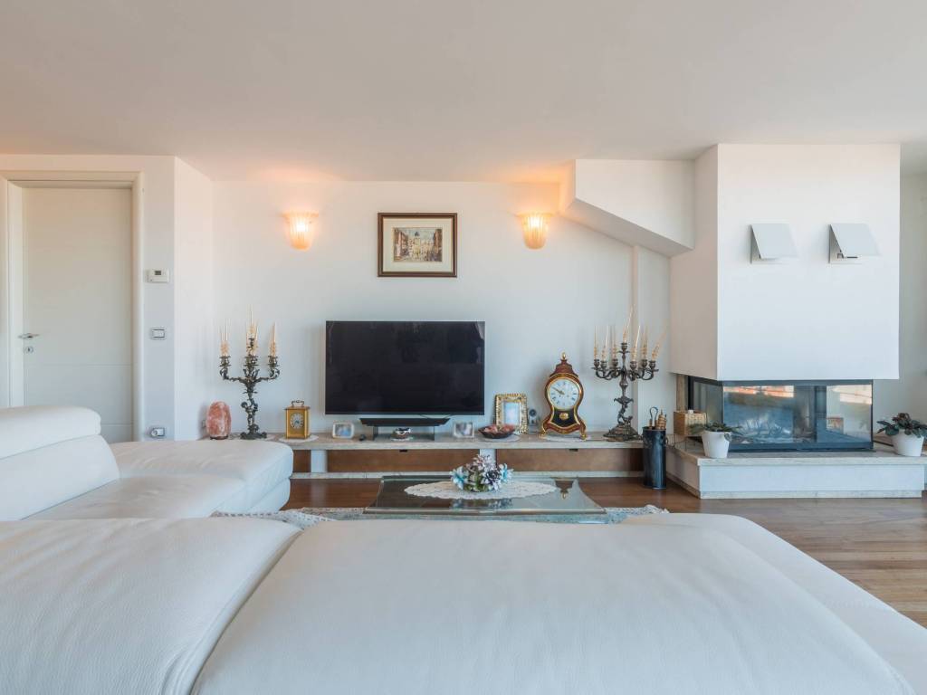 Attico / mansarda a Pesaro in Passaggio Fratelli Benelli, 14 - Foto 3