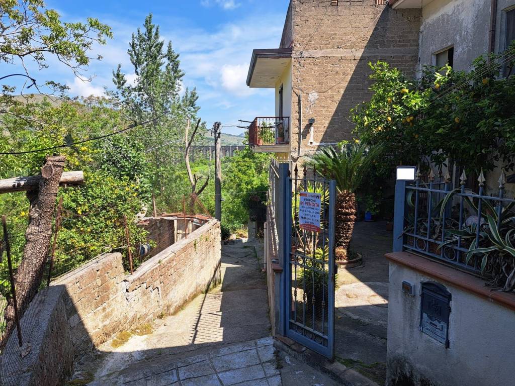 Casa indipendente a Maddaloni in Via Ponti della Valle - Foto 3