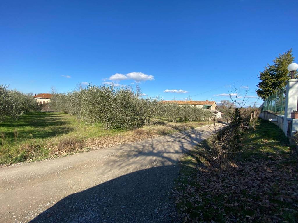 Terreno a Castiglione del lago in Via Soccorso - Foto 3