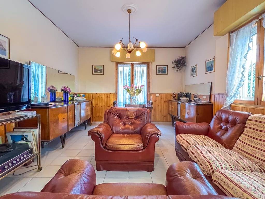 Appartamento a Formia in Via Quinto Aurelio Simmaco, 39 - Foto 2