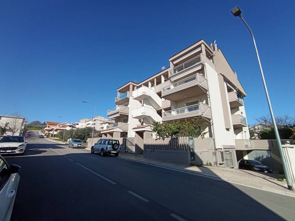 Box / garage a San salvo in via pier luigi nervi, snc - Foto 2