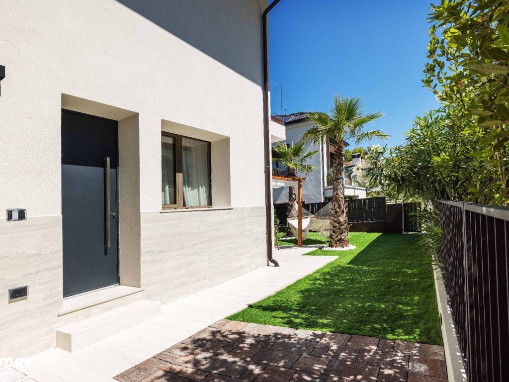 Casa indipendente a Riccione in Viale Fabio Filzi, 11 - Foto 5