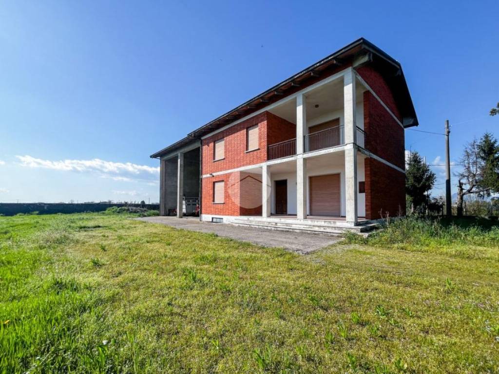 Casa indipendente a Castrezzato in Via Monticelle - Foto 2