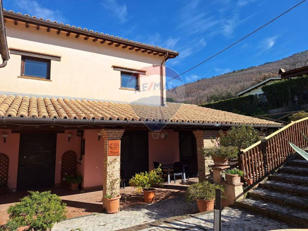 Casa indipendente a Trevi in Località Agozzi - Foto 2