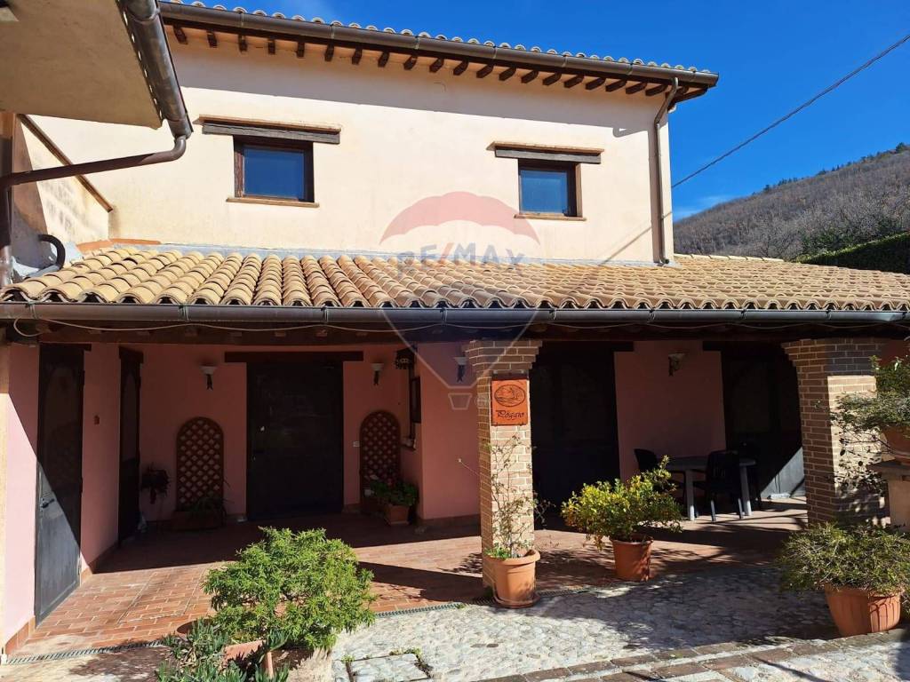 Casa indipendente a Trevi in Località Agozzi - Foto 3