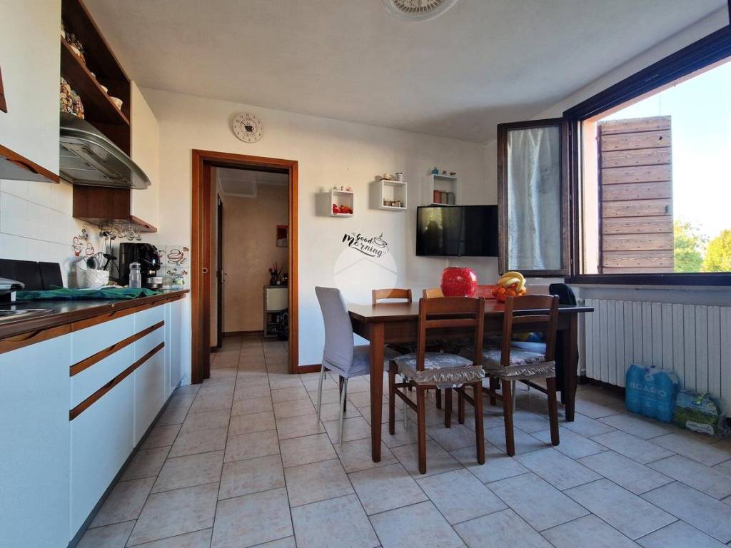 Villa a Bagnolo san vito in Via U. Foscolo, 21 - Foto 3