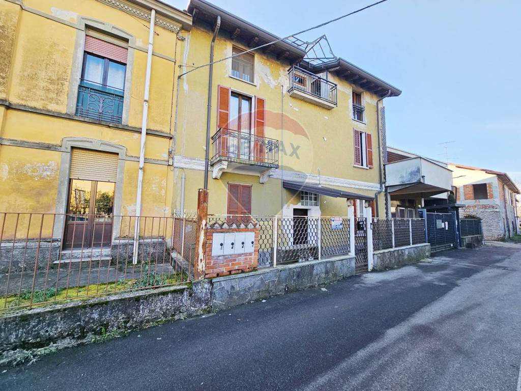 Casa indipendente a Venegono superiore in VIA RAFFAELLO SANZIO, 5 - Foto 2