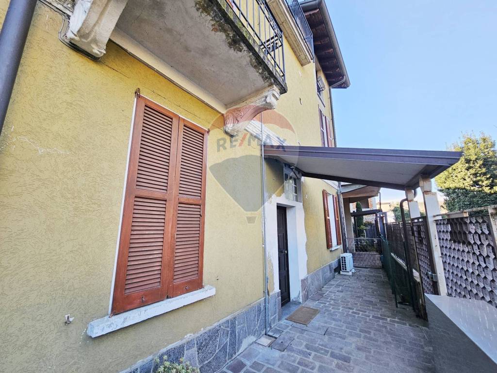 Casa indipendente a Venegono superiore in VIA RAFFAELLO SANZIO, 5 - Foto 3
