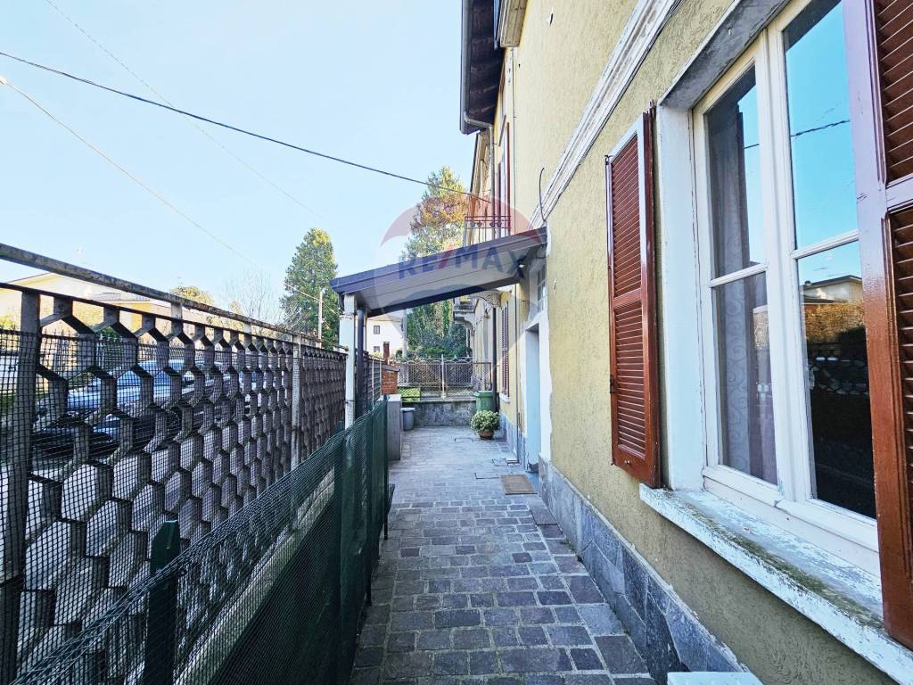 Casa indipendente a Venegono superiore in VIA RAFFAELLO SANZIO, 5 - Foto 4