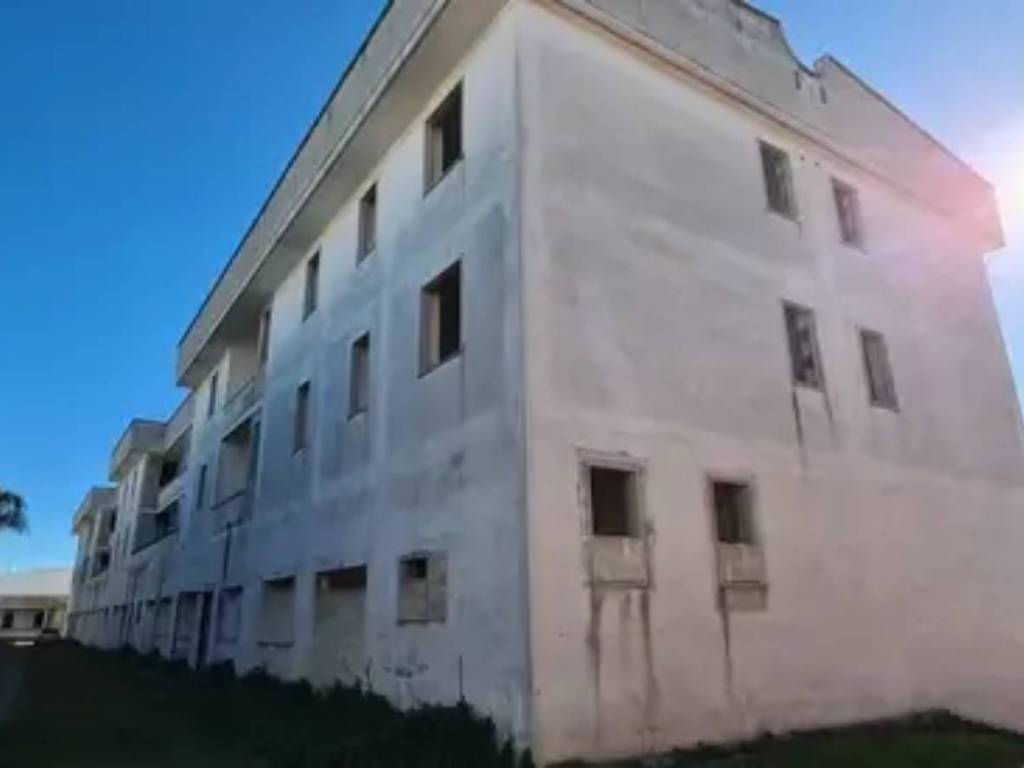 Palazzo / stabile a Salice salentino in Via Pietro Nenni - Foto 3